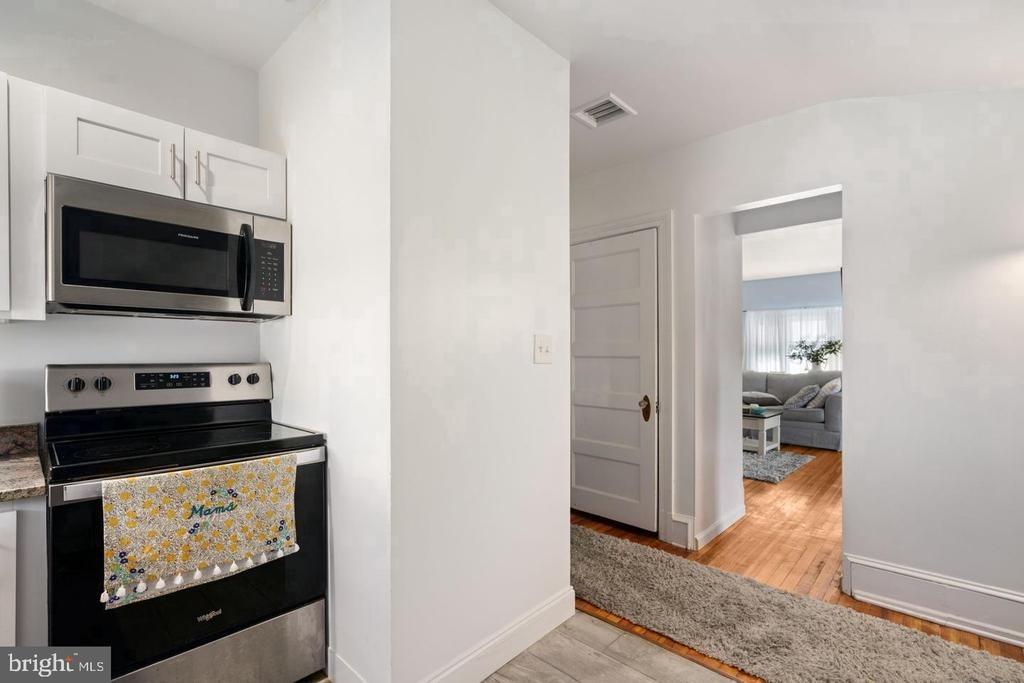 Montrose Ave, Bryn Mawr, PA 19010