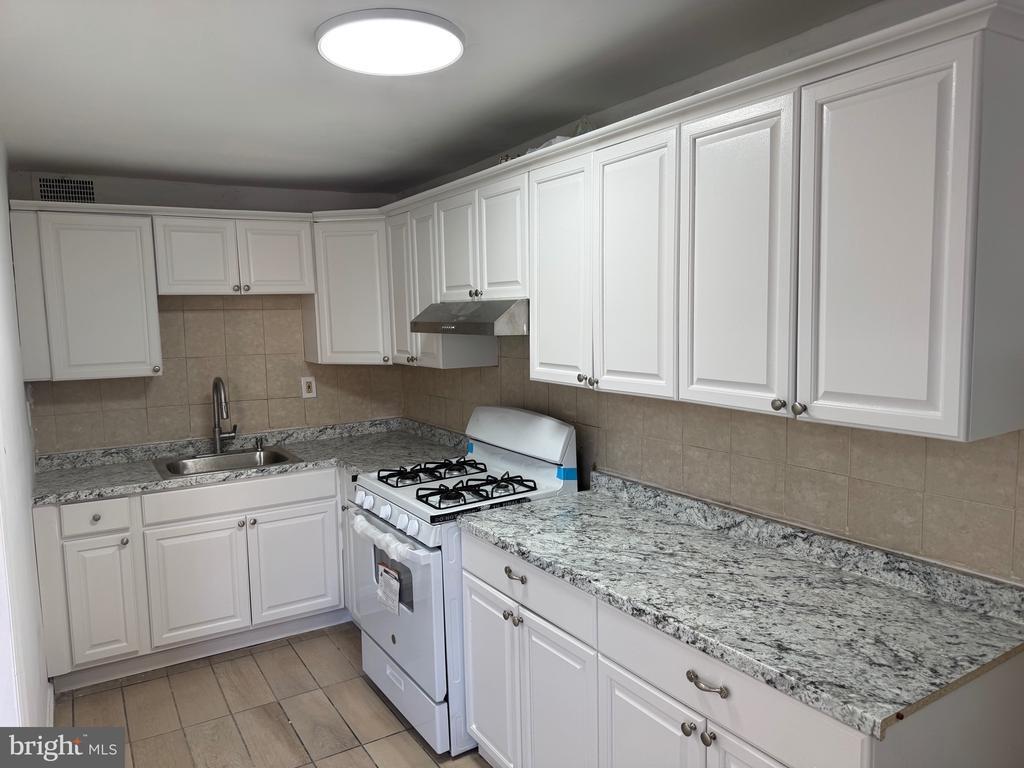 Edgehill Rd, Darby, PA 19023