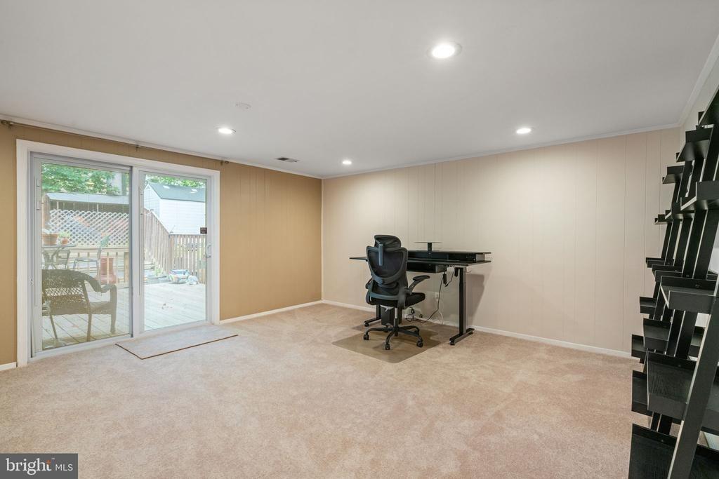 Blarney Stone Ct, Springfield, VA 22152