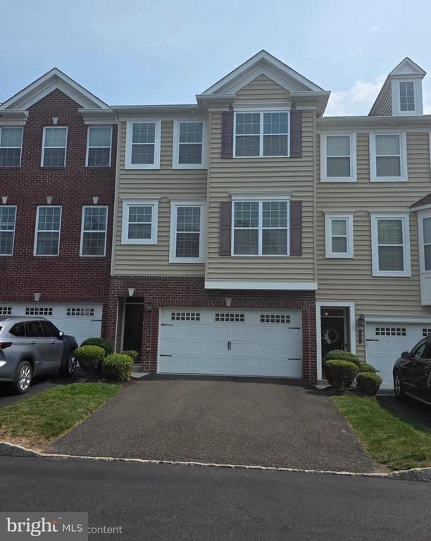 Rosy Ridge Ct, Telford, PA 18969
