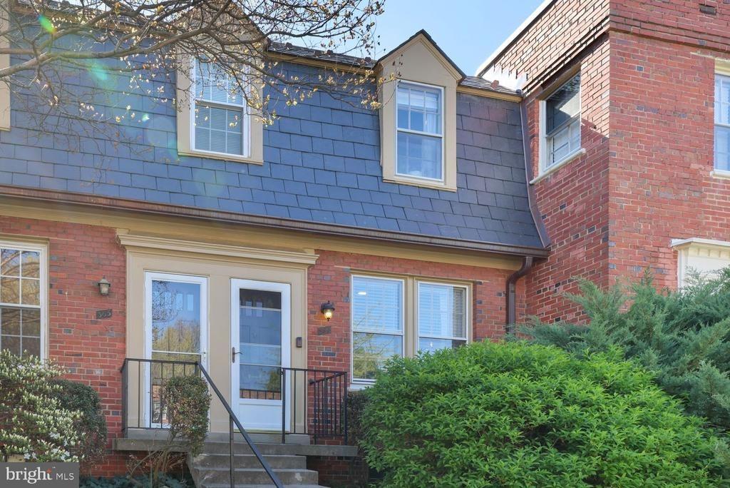 S Cleveland St, Arlington, VA 22204