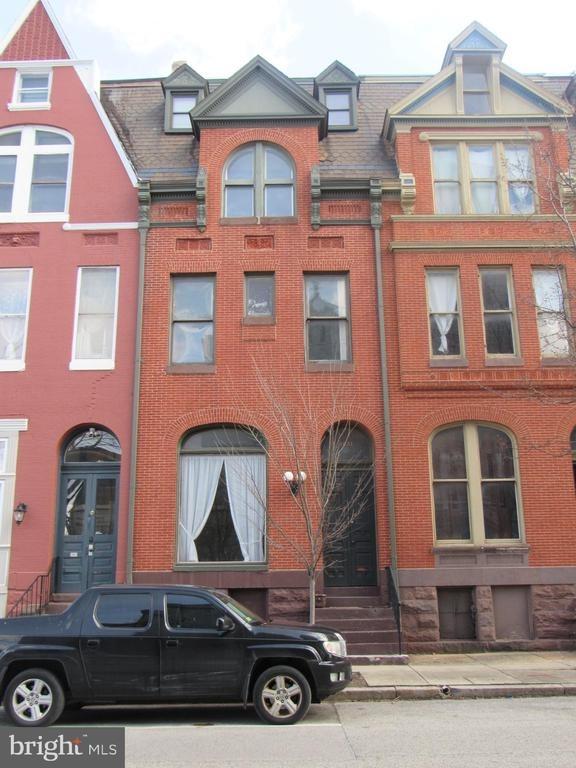 Saint Paul St, Baltimore, MD 21218