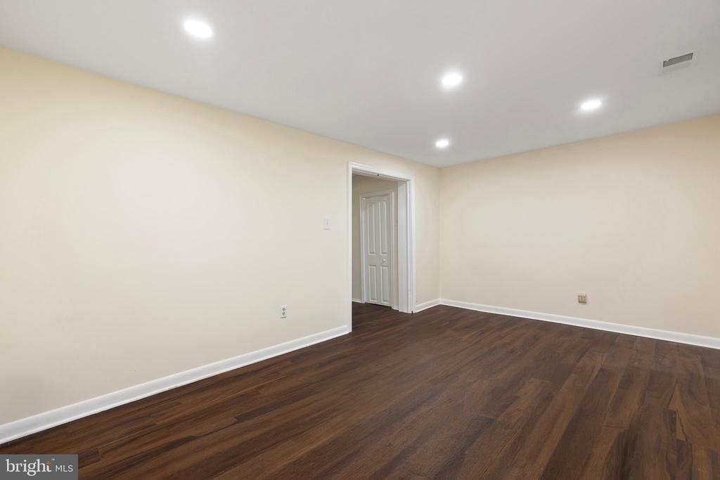 Tamar Dr, Columbia, MD 21045