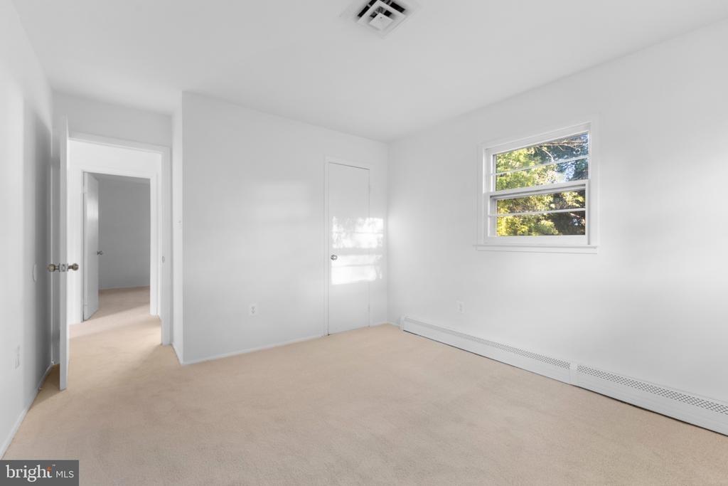 Hamilton Dr, Woodbridge, VA 22193
