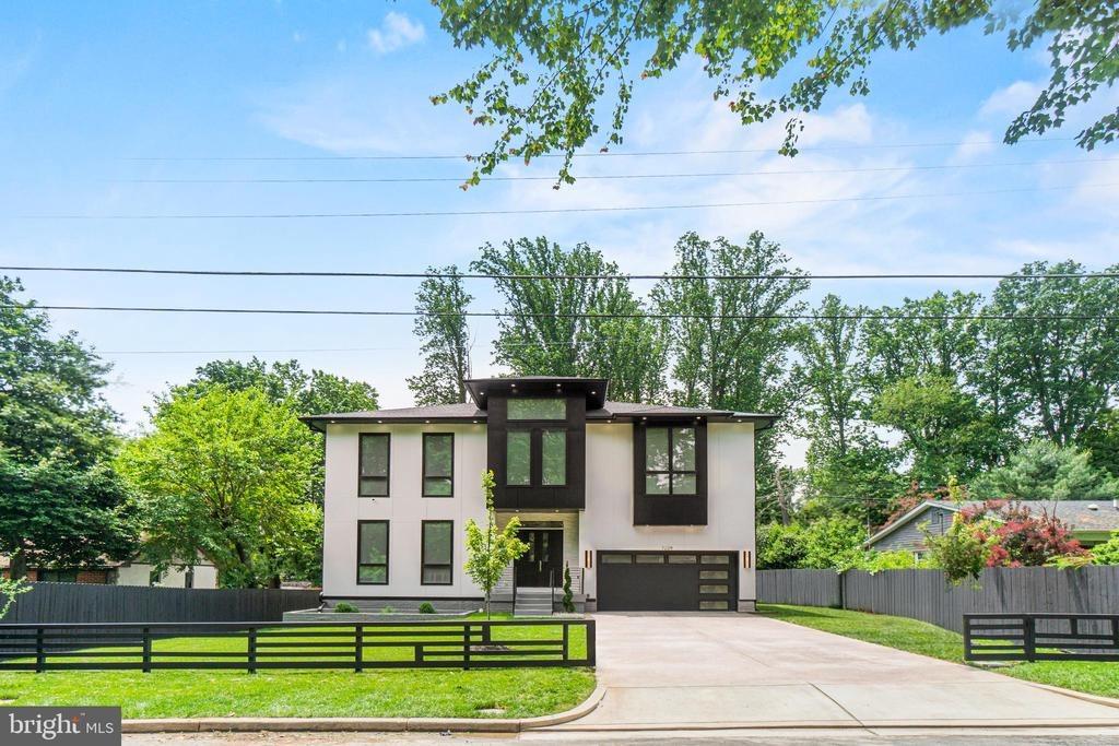 Deborah Dr, Falls Church, VA 22046
