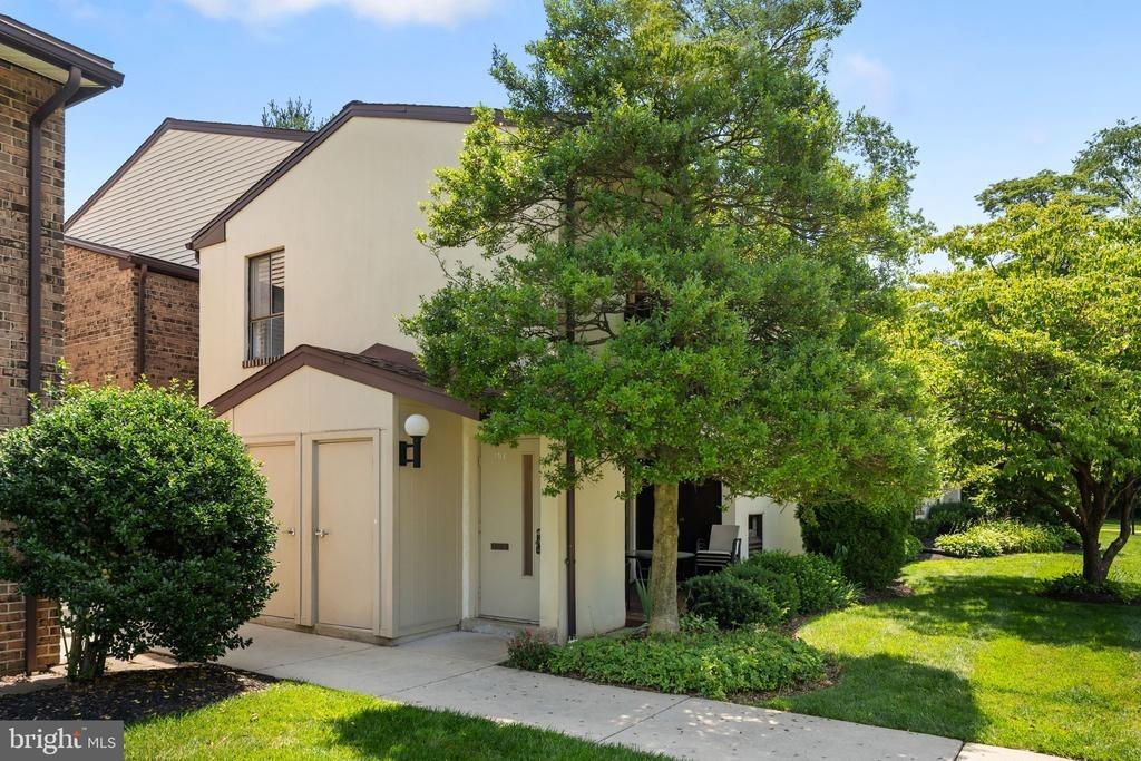 Raintree Ln, Malvern, PA 19355