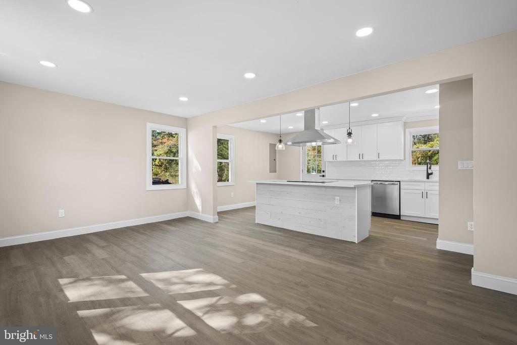 E Millstream Rd, Cream Ridge, NJ 08514