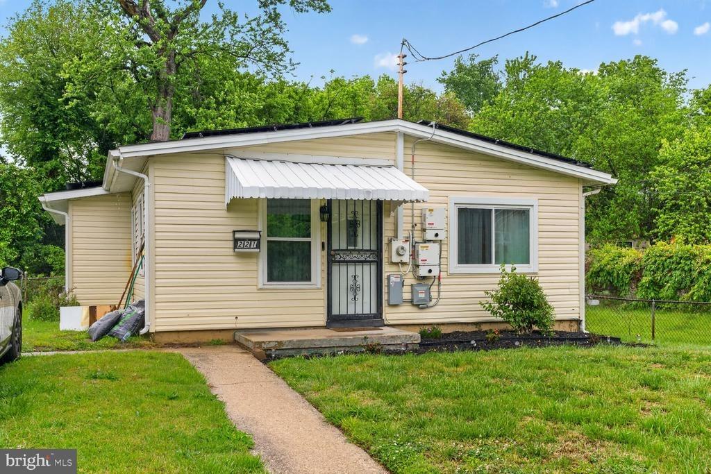 Seneca Dr, Oxon Hill, MD 20745