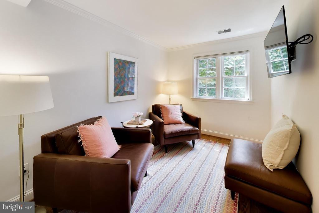 Fairfax Rd, Chevy Chase, MD 20815