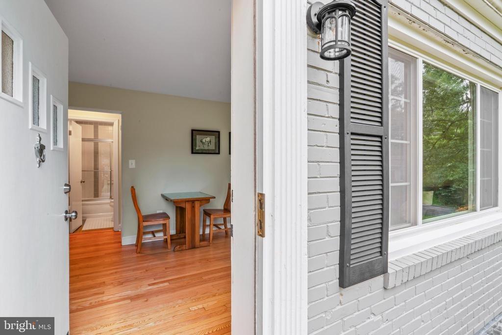 Waples Mill Rd, Oakton, VA 22124