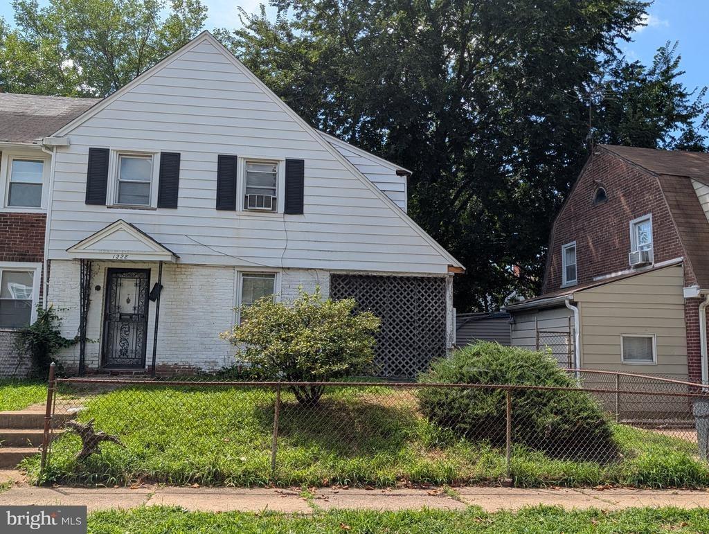 Clover Ln, Chester, PA 19013