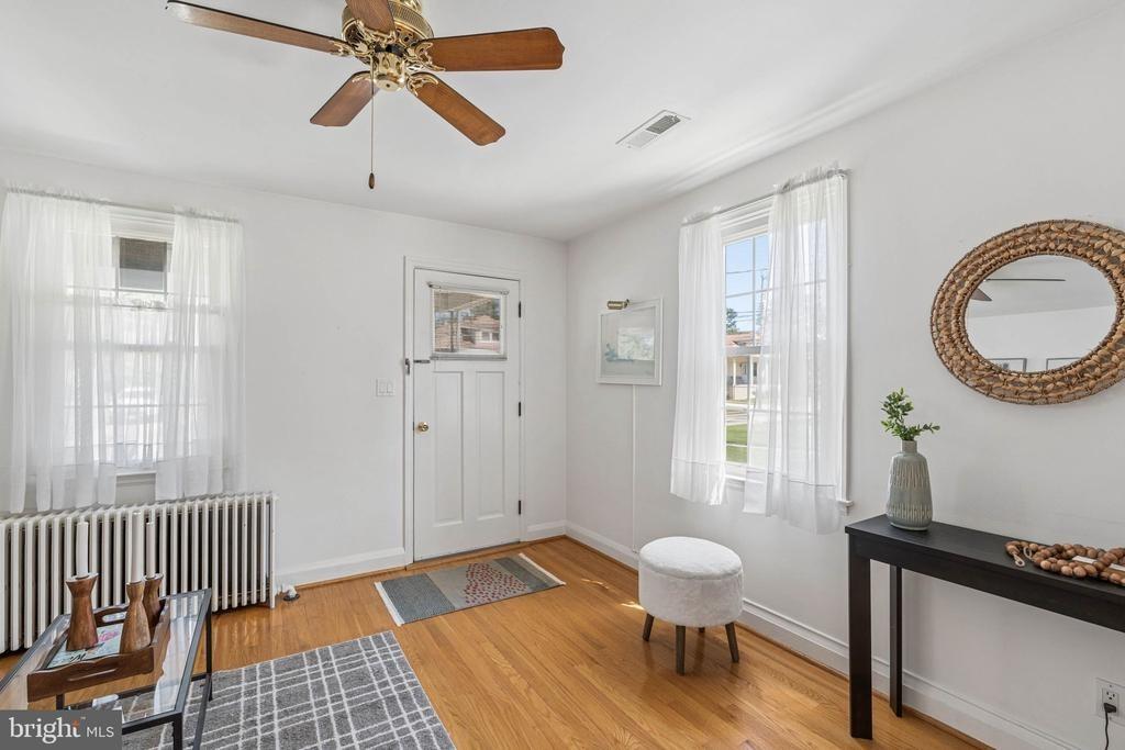 Chenoak Ave, Parkville, MD 21234