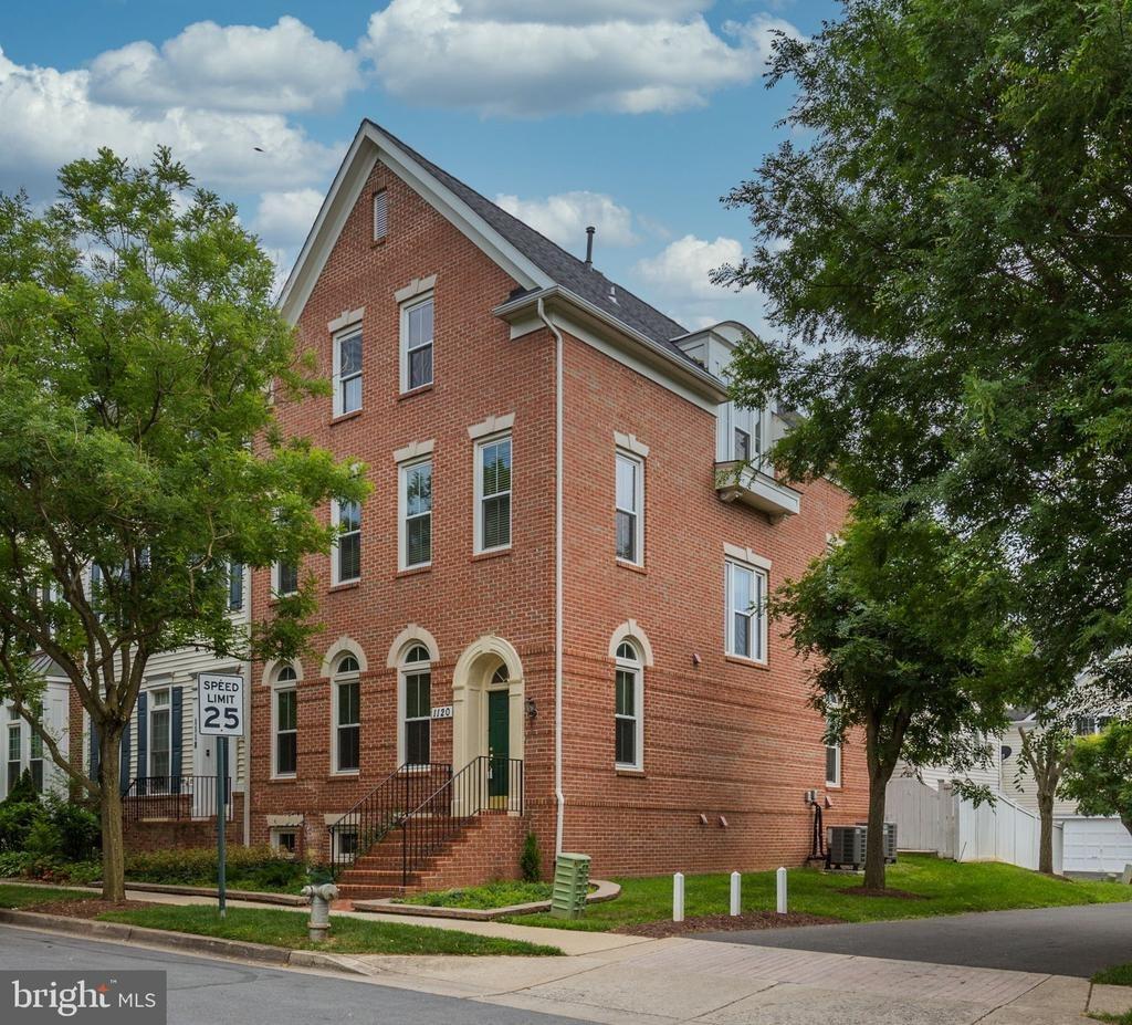 Crestfield Dr, Rockville, MD 20850