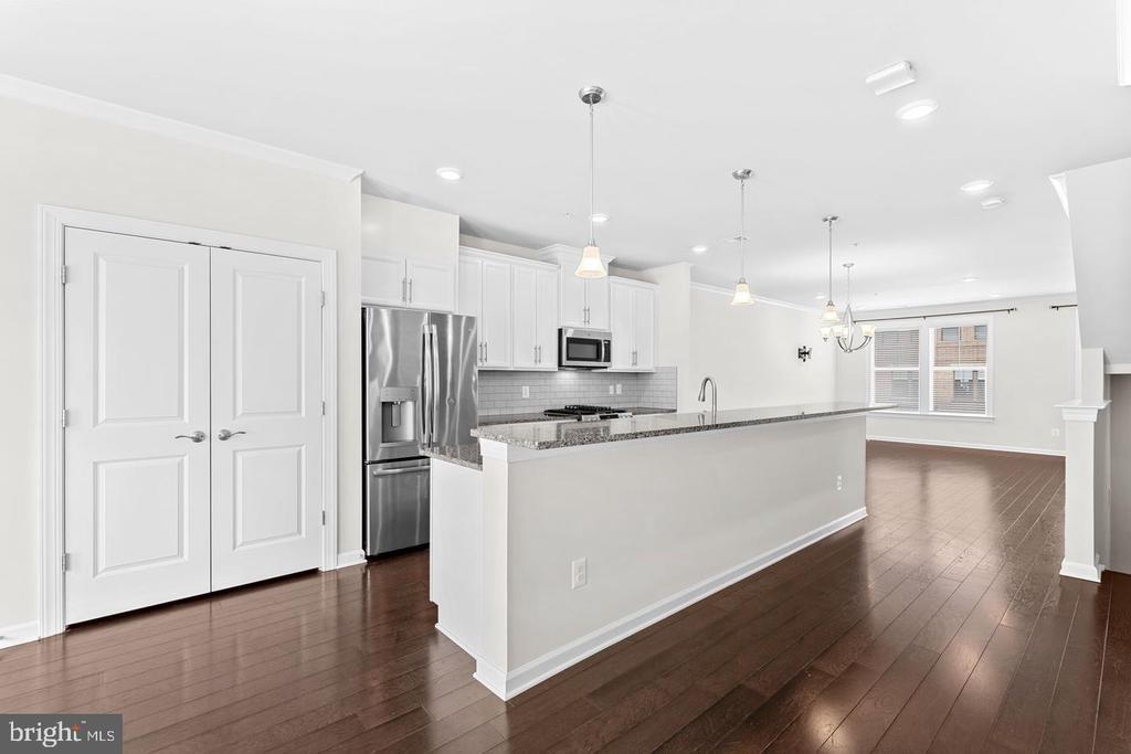 Kincora Dr, Sterling, VA 20166
