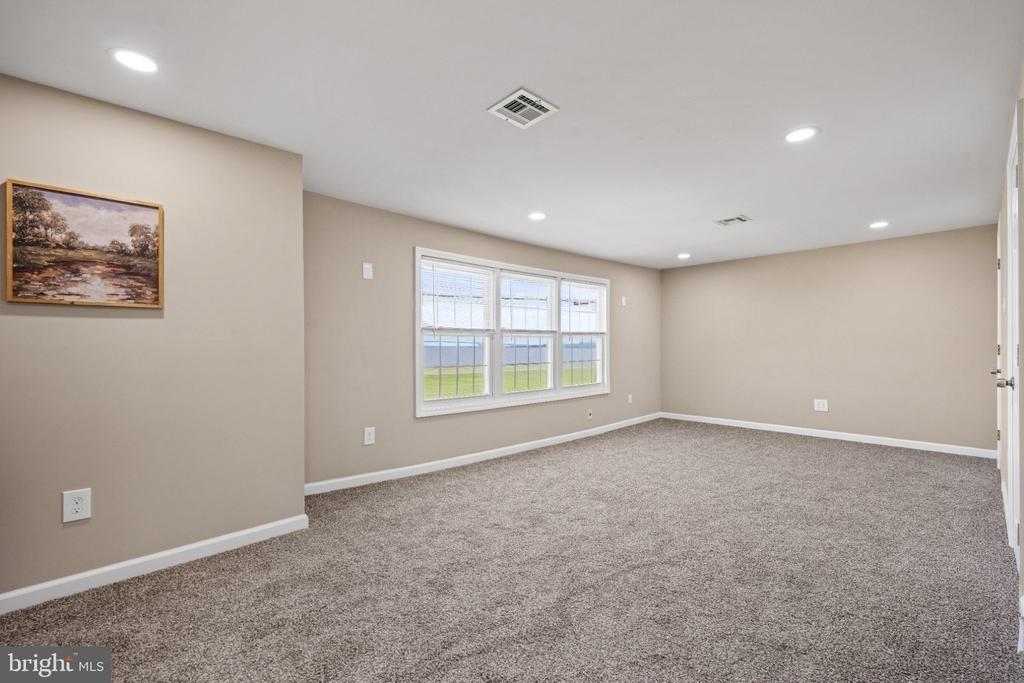Riviera Dr, Pennsville, NJ 08070