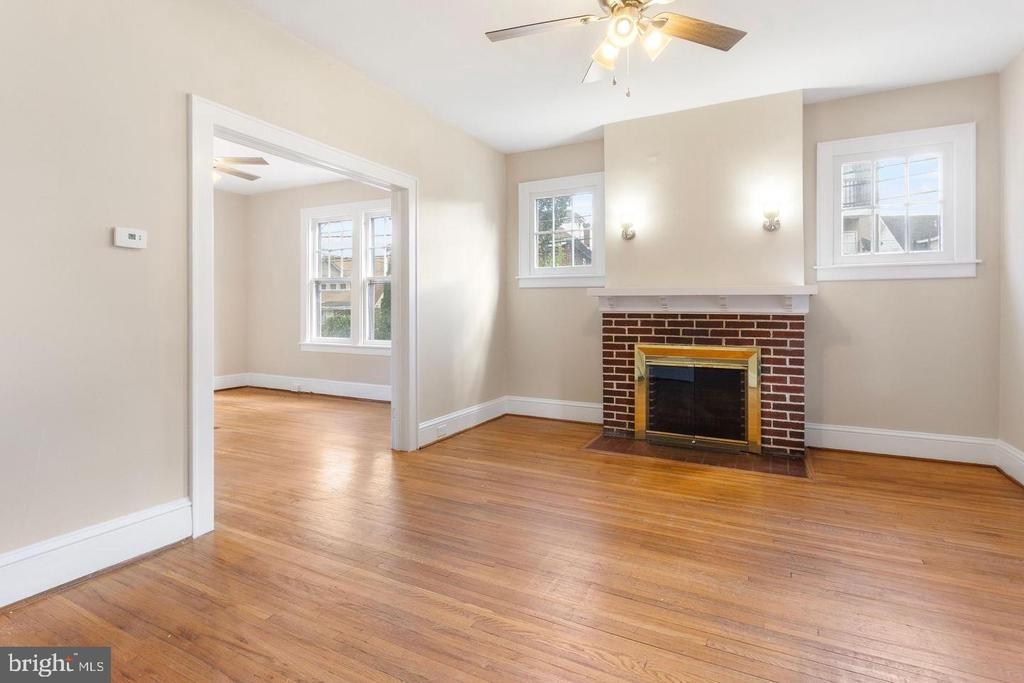 Laurel St, Hagerstown, MD 21742