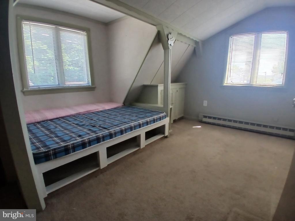 W Independence St, Coal Township, PA 17866