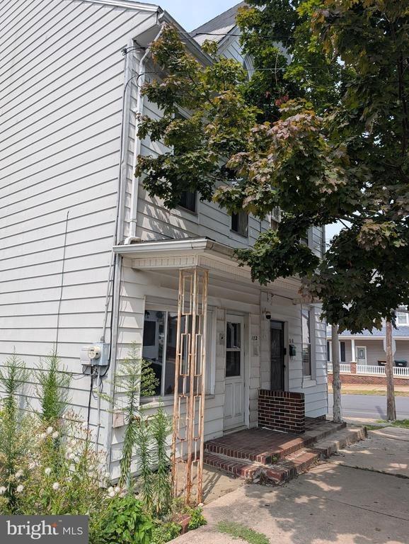 S Hickory St, Mount Carmel, PA 17851