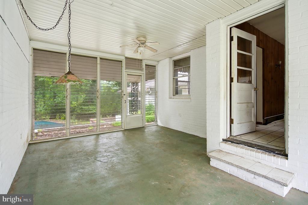 Brookdale Dr, Cherry Hill, NJ 08034