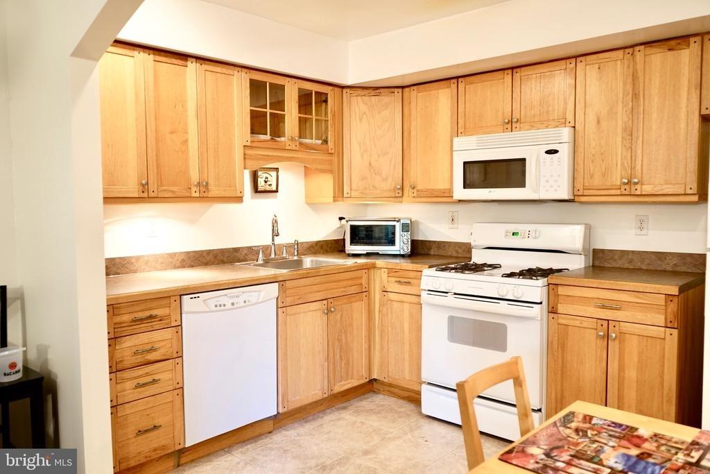 Suntop Ct, Baltimore, MD 21209