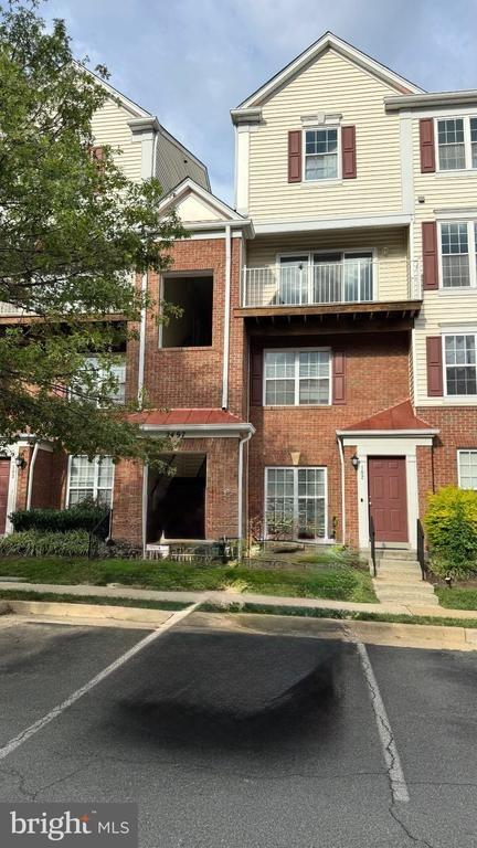 Angeline Dr, Herndon, VA 20171