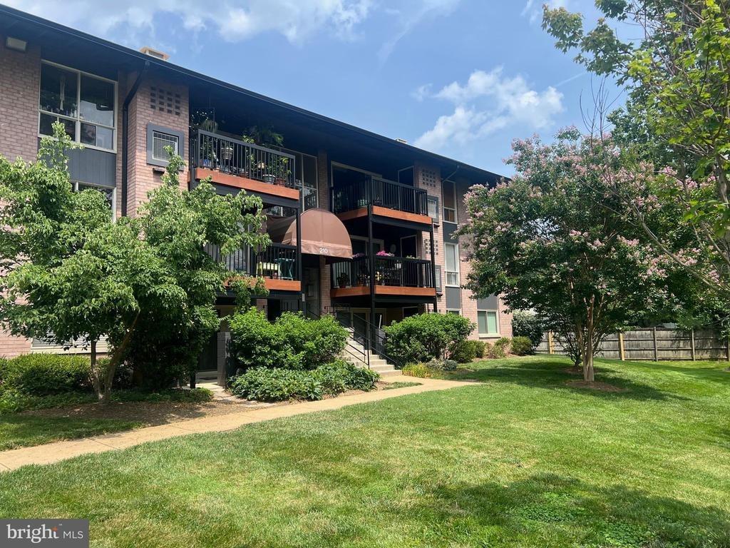 Park Terrace Ct Se, Vienna, VA 22180