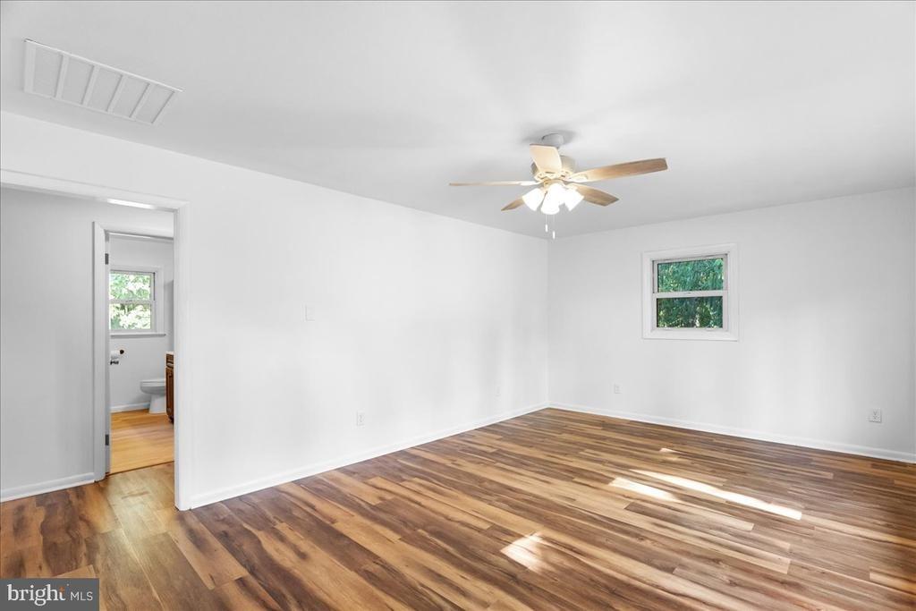 Shellbark Ln, Martinsburg, WV 25403