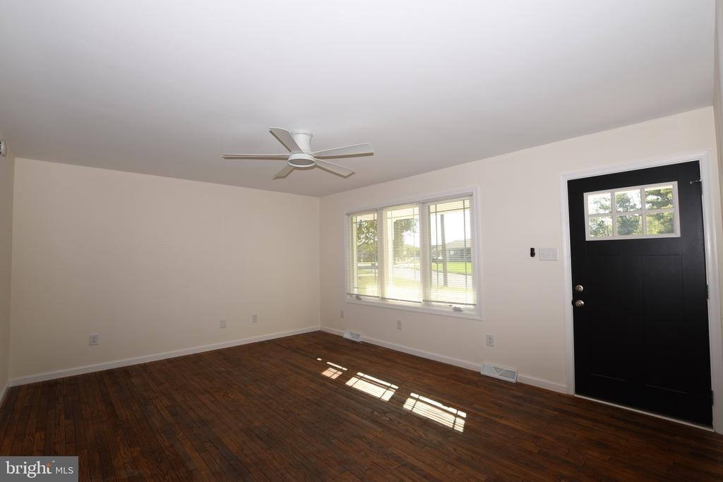 Helen Ave, Pedricktown, NJ 08067