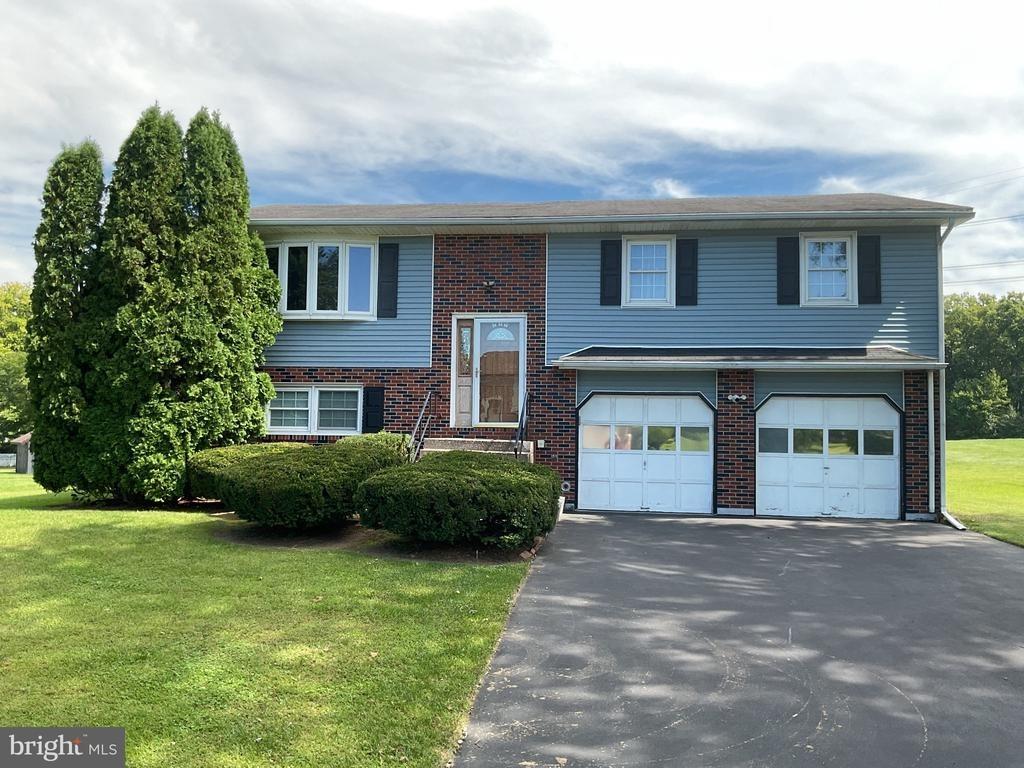 Murray Dr, Allentown, PA 18104