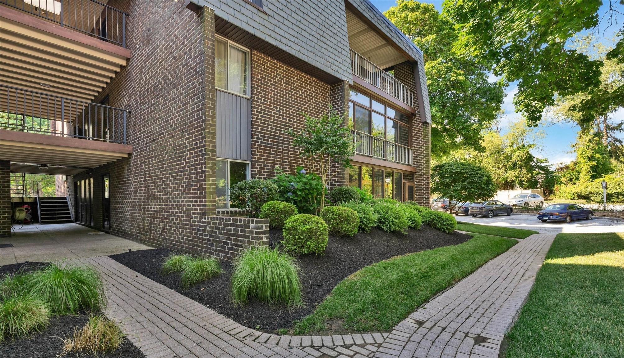Stonehenge Cir, Pikesville, MD 21208