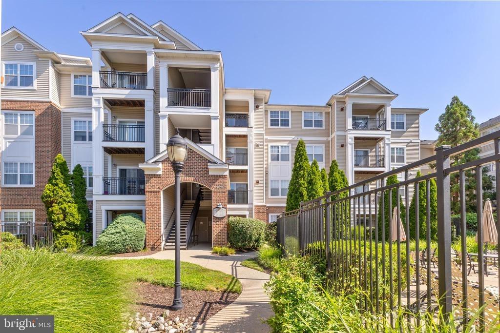 Centre Park Cir, Herndon, VA 20171