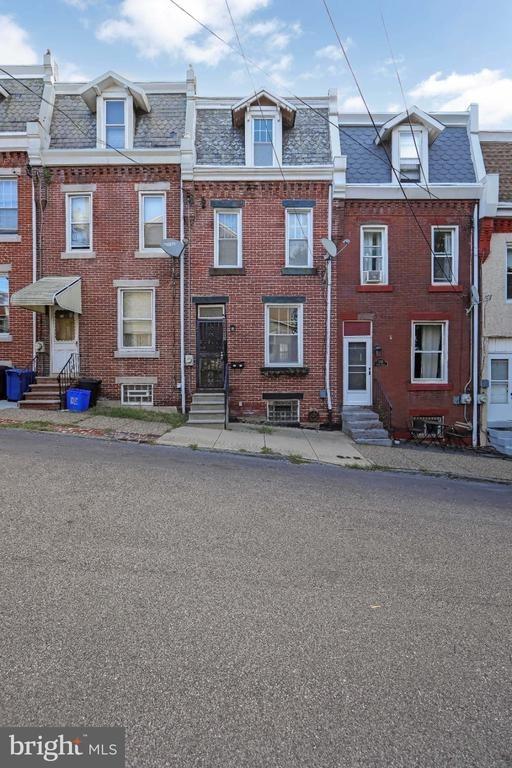 Krail St, Philadelphia, PA 19129