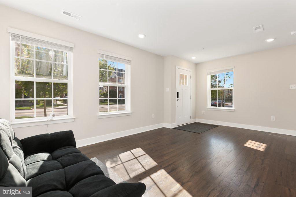 Blue Stream Dr, Elkridge, MD 21075