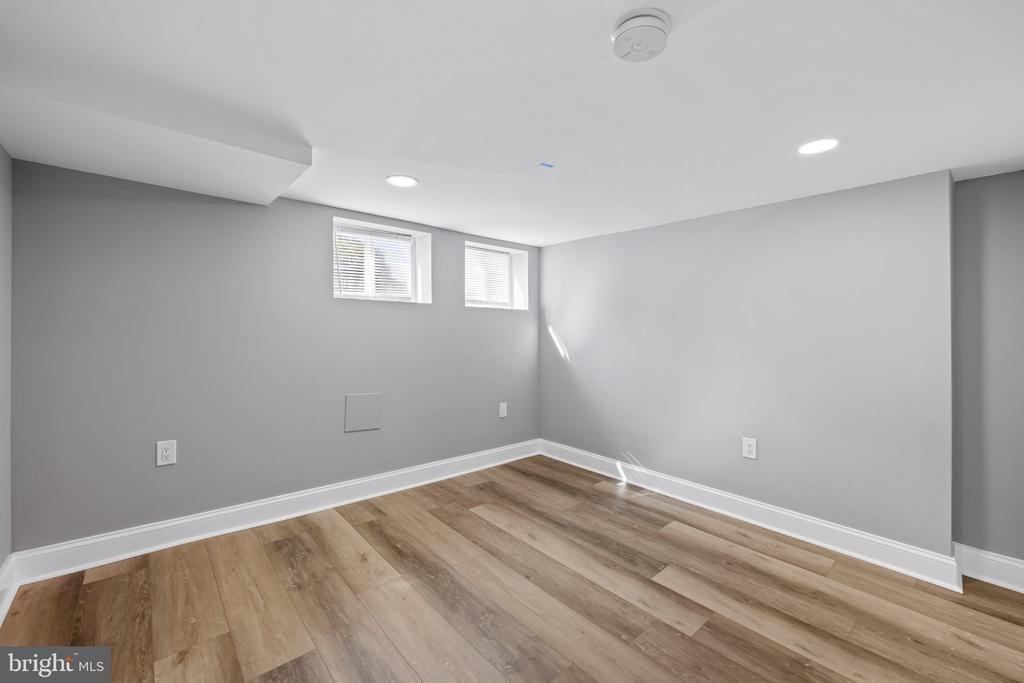 E Hoffman St, Baltimore, MD 21213
