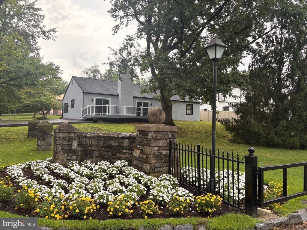 Flora Cir, Springfield, PA 19064