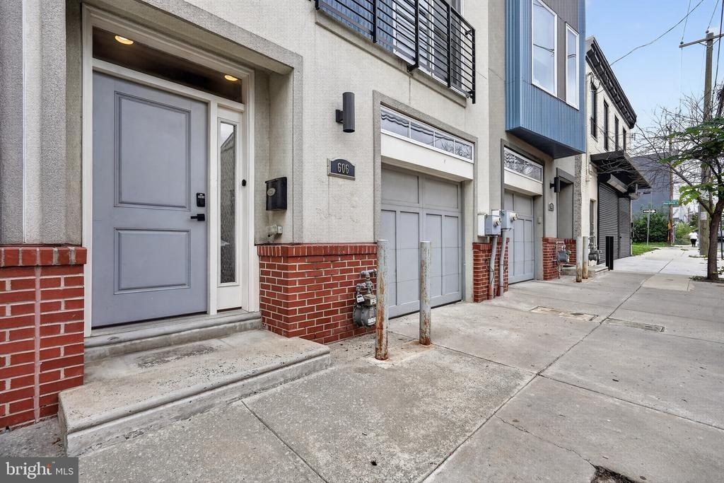 W Jefferson St, Philadelphia, PA 19122
