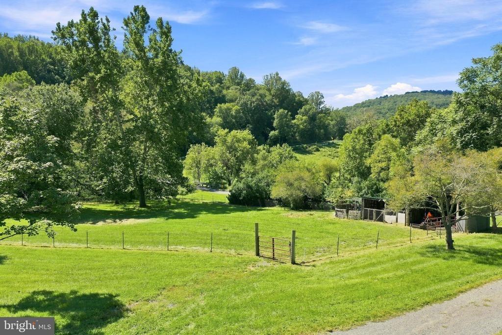 Fiery Run Rd, Linden, VA 22642