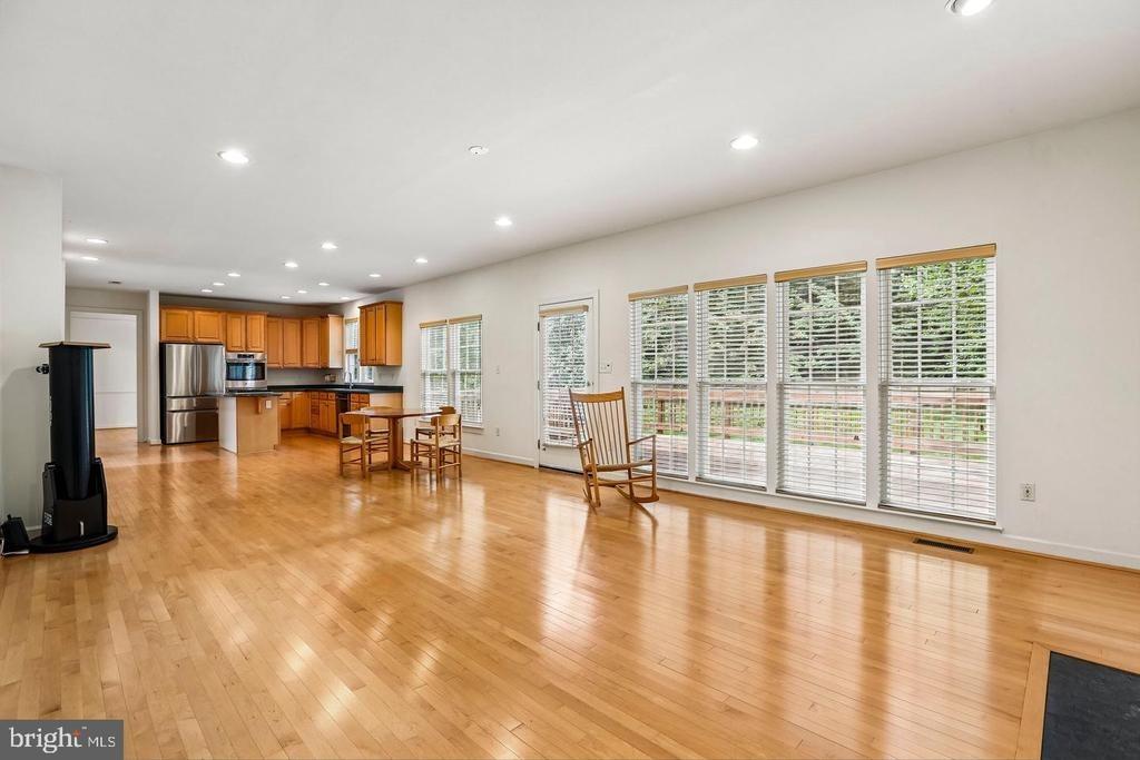 Novak Ter, Burtonsville, MD 20866