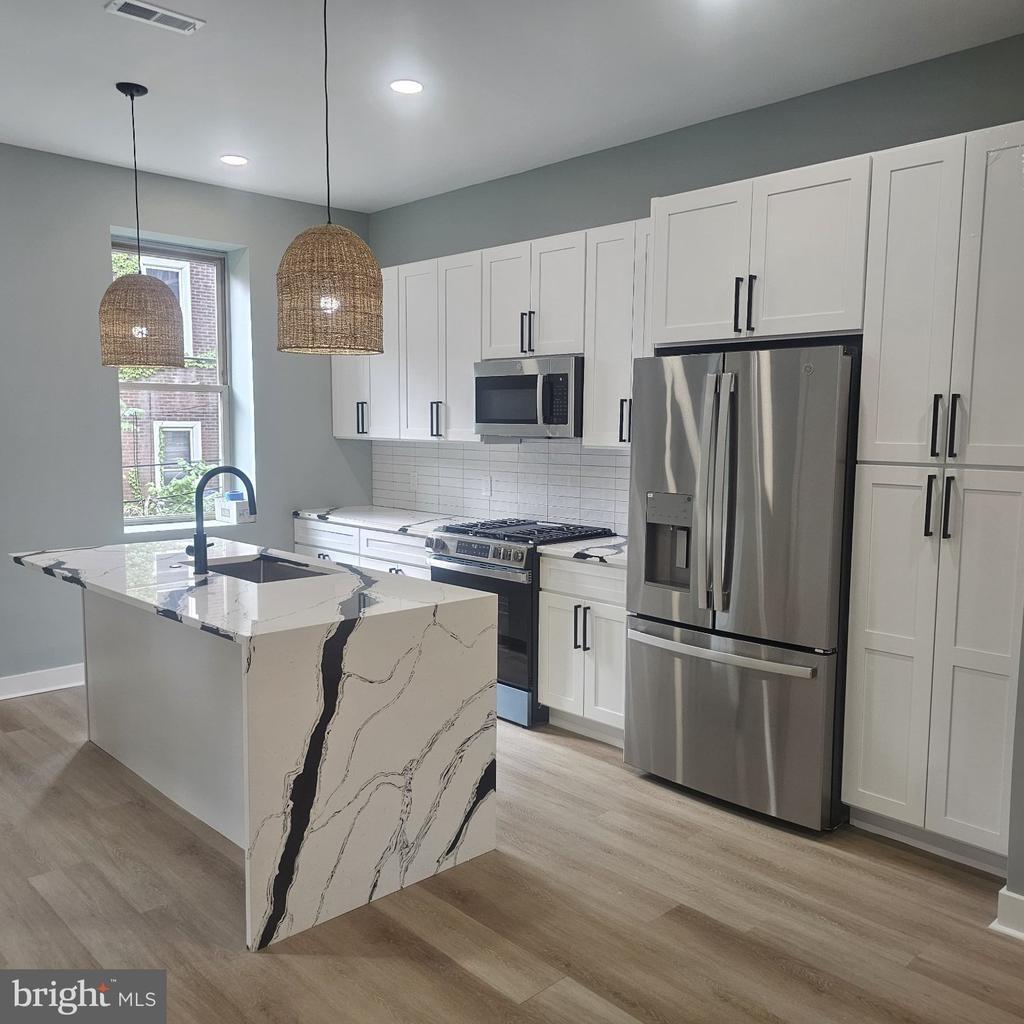 N 13th St, Philadelphia, PA 19141