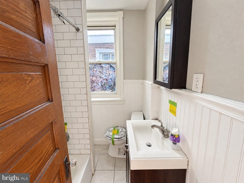 E Victoria St, Philadelphia, PA 19134