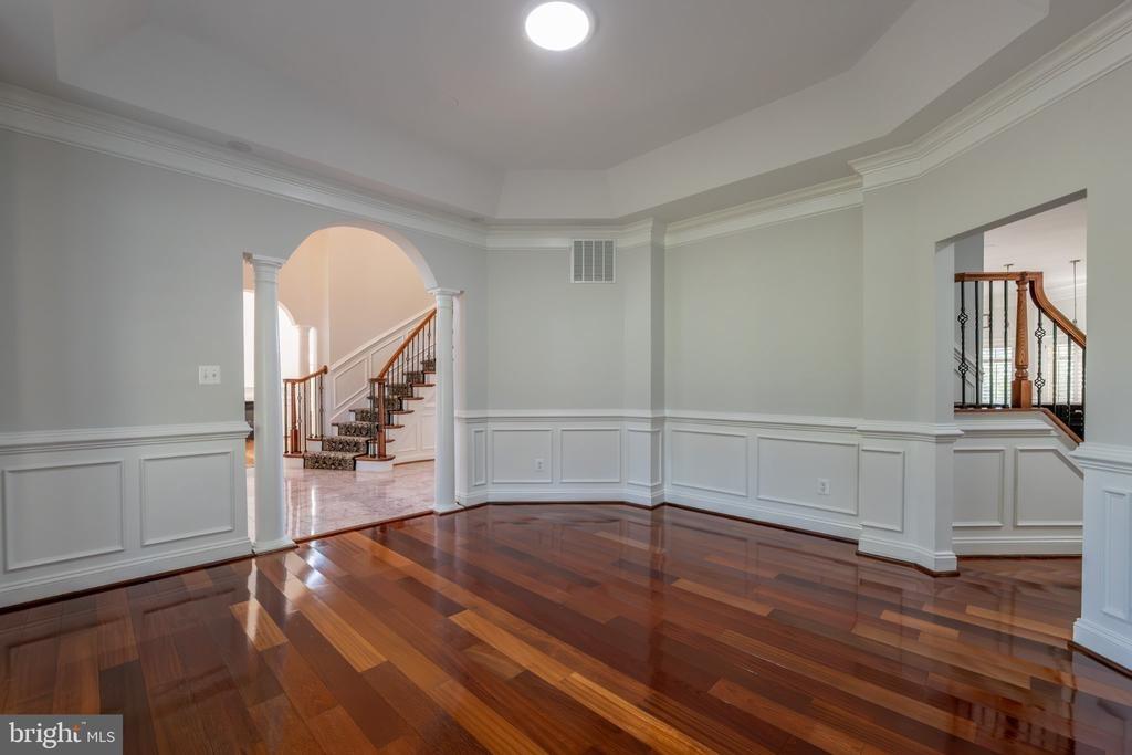 Loneoak Pl, Hamilton, VA 20158