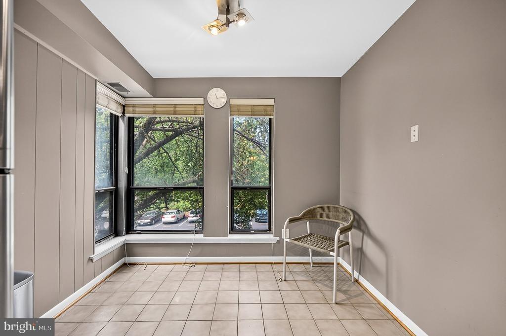 Chestnut Grove Sq, Reston, VA 20190