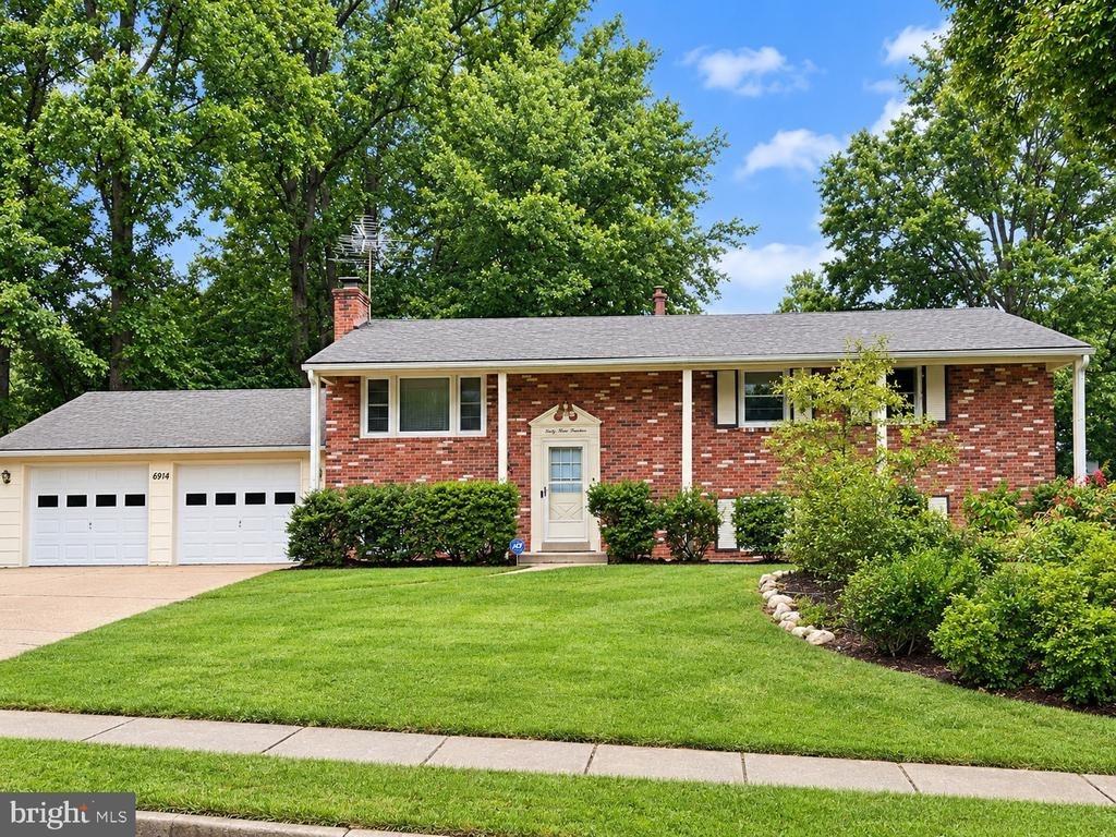 Hadlow Dr, Springfield, VA 22152