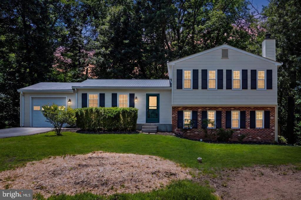 Ivywood Rd, Reston, VA 20191