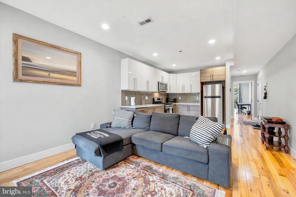N 7th St, Philadelphia, PA 19122