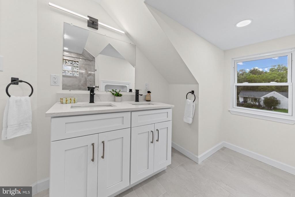 Harding Ave, Parkville, MD 21234