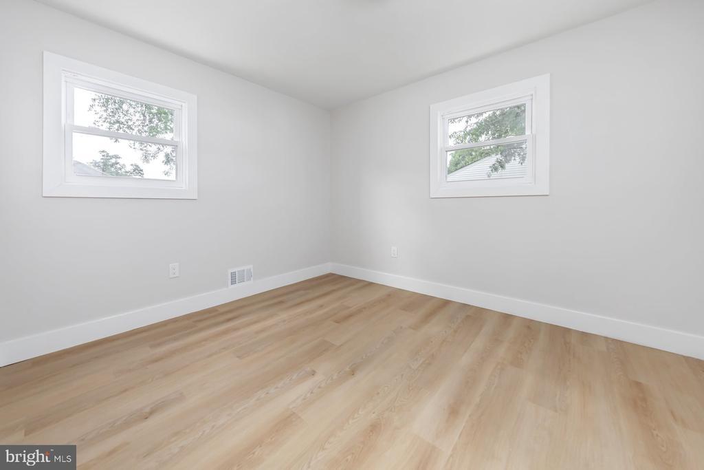 Francine Dr, Trenton, NJ 08610