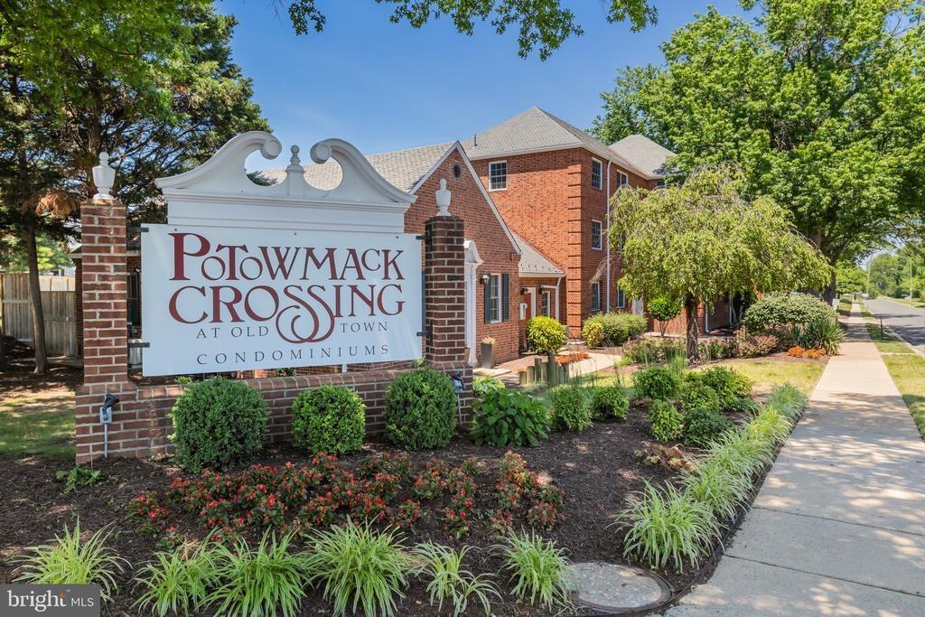 W Abingdon Dr, Alexandria, VA 22314