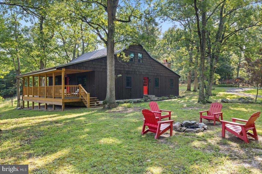 Sweetbriar Ln, Winchester, VA 22603