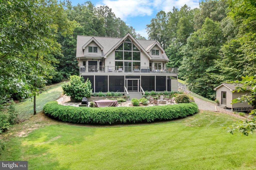 W Sunrise Dr, Warsaw, VA 22572
